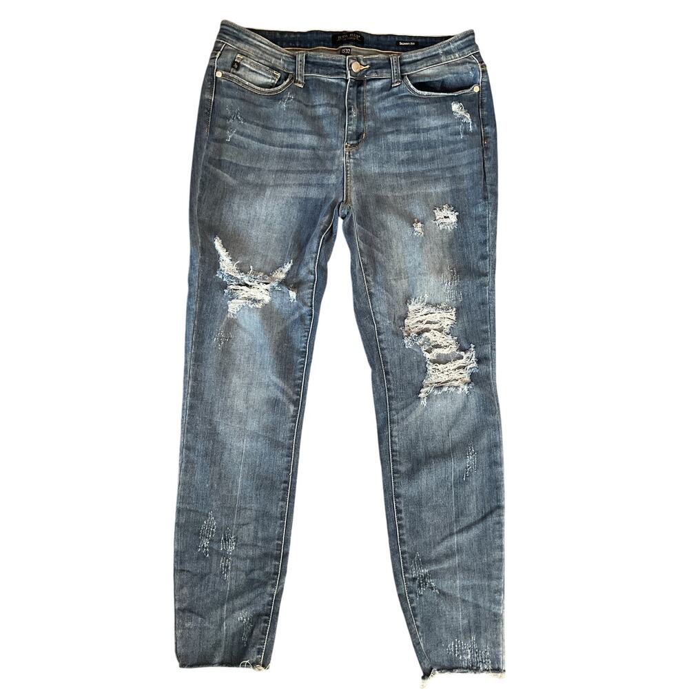 Judy Blue Skinny Distressed Light Wash Jean.  Size 15/32